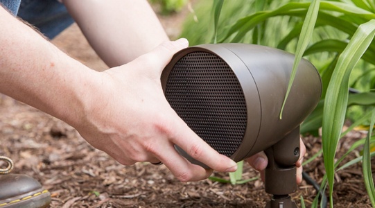 How to choose an outdoor speaker?