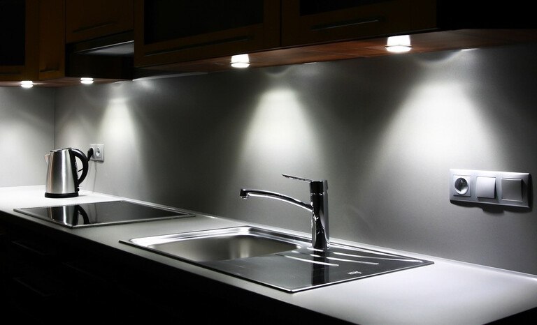 Benefits Of Using Under Cabinet Lighting