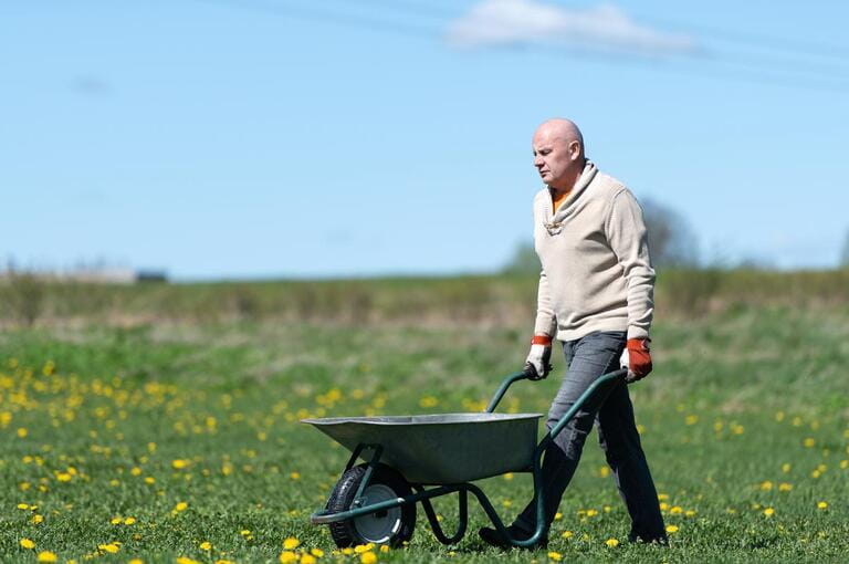 How To Change A Wheelbarrow Tire