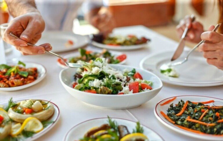 How to Set Lunch Table