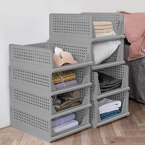 How to Organize Clothes in A Small Closet