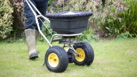 6 Best Lawn Fertilizer Spreaders of 2026
